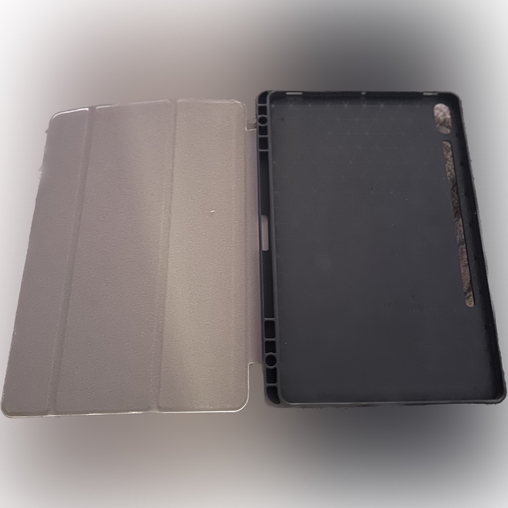 iPad Case Read Please - Picture 2 of 3